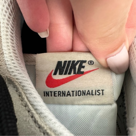 Nike Internationalist White & Black Suede Sneakers Athletic cw7635-991 main image 7
